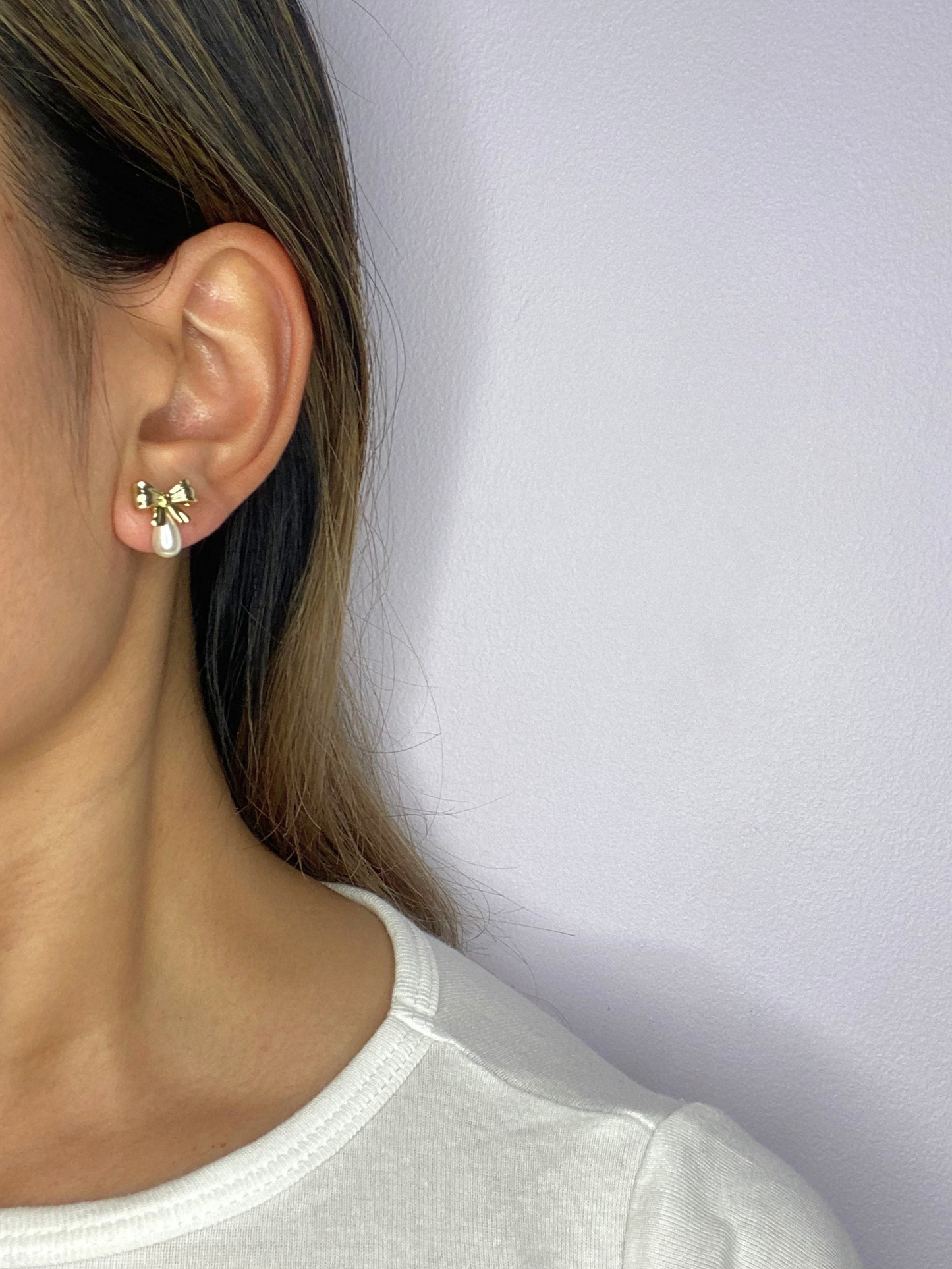 Pearl bow earring